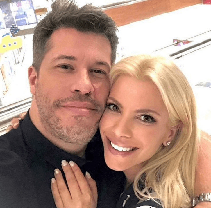 Xάρης Βαρθακούρης: Έχει επέτειο γάμου και εύχεται στη γυναίκα του στην καραντίνα!