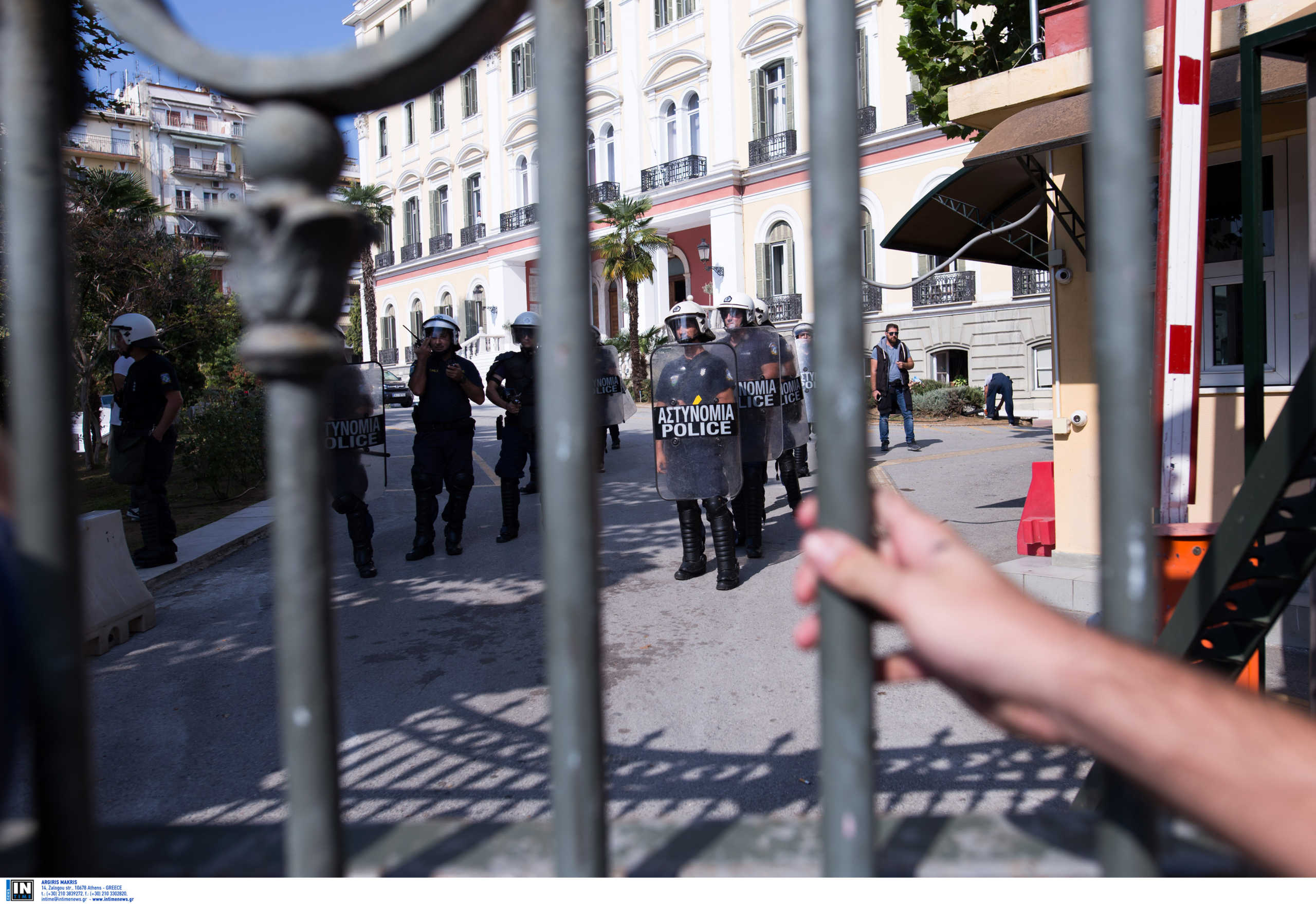 Θεσσαλονίκη: Διαμαρτυρία στην είσοδο του ΥΜΑΘ! “Απλήρωτη εργασία και αυθαιρεσίες σε βάρος μας”