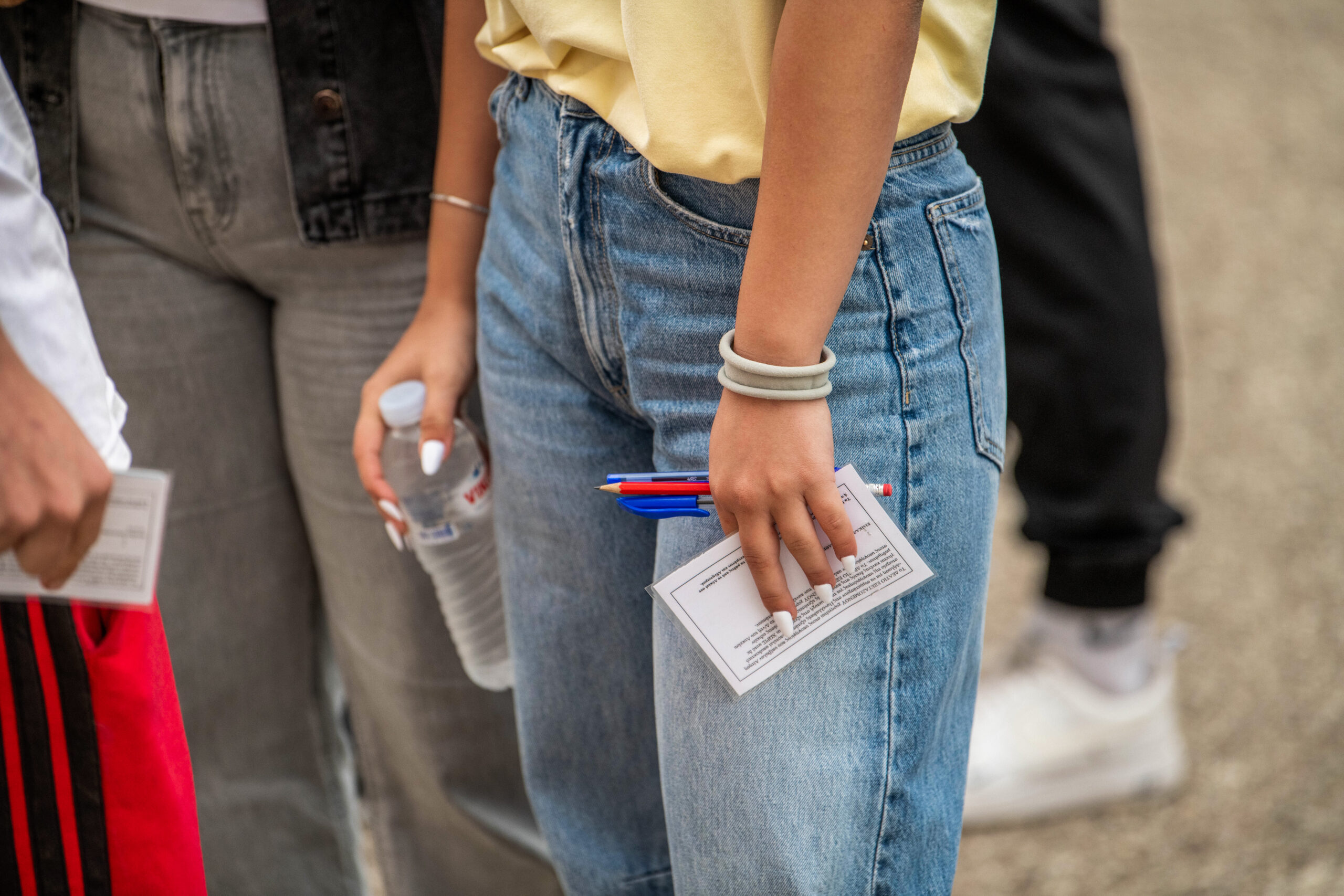 Στιγμιότυπο από γενικό Λύκειο του Πύργου Ηλείας, Παρασκευή 30 Μαΐου 2025. Έναρξη των πανελλαδικών εξετάσεων με τους υποψηφίους των Γενικών Λυκείων (ΓΕΛ), να διαγωνίζονται στο μάθημα της Νεοελληνικής Γλώσσας και Λογοτεχνίας (Γενικής Παιδείας).  
(ΓΙΑΝΝΗΣ ΣΠΥΡΟΥΝΗΣ