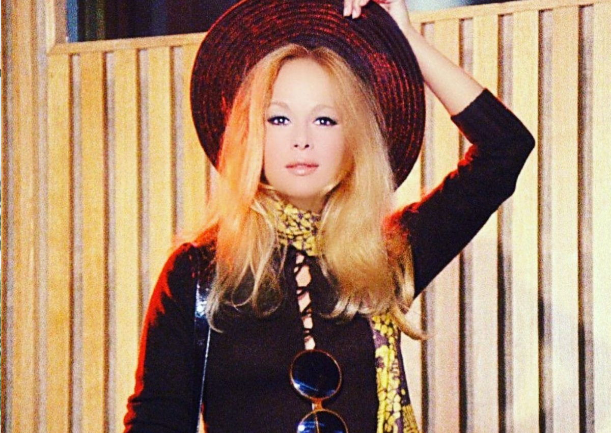 Σπάνια φωτογραφία  της Αλίκης Βουγιουκλάκη από την Ανάσταση του 1971 με τον Δημήτρη Παπαμιχαήλ