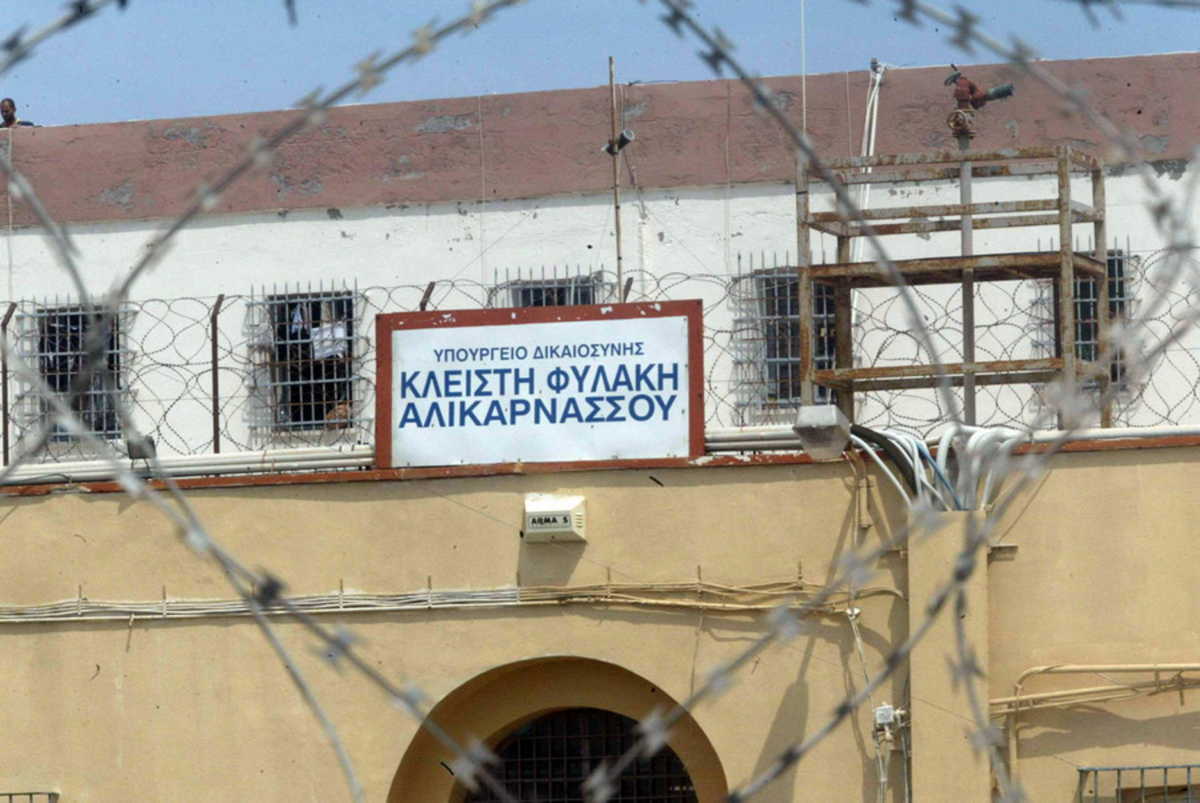 Φυλακές Αλικαρνασσού: Φωτιά και άγρια επεισόδια – Με εγκαύματα 3 κρατούμενοι