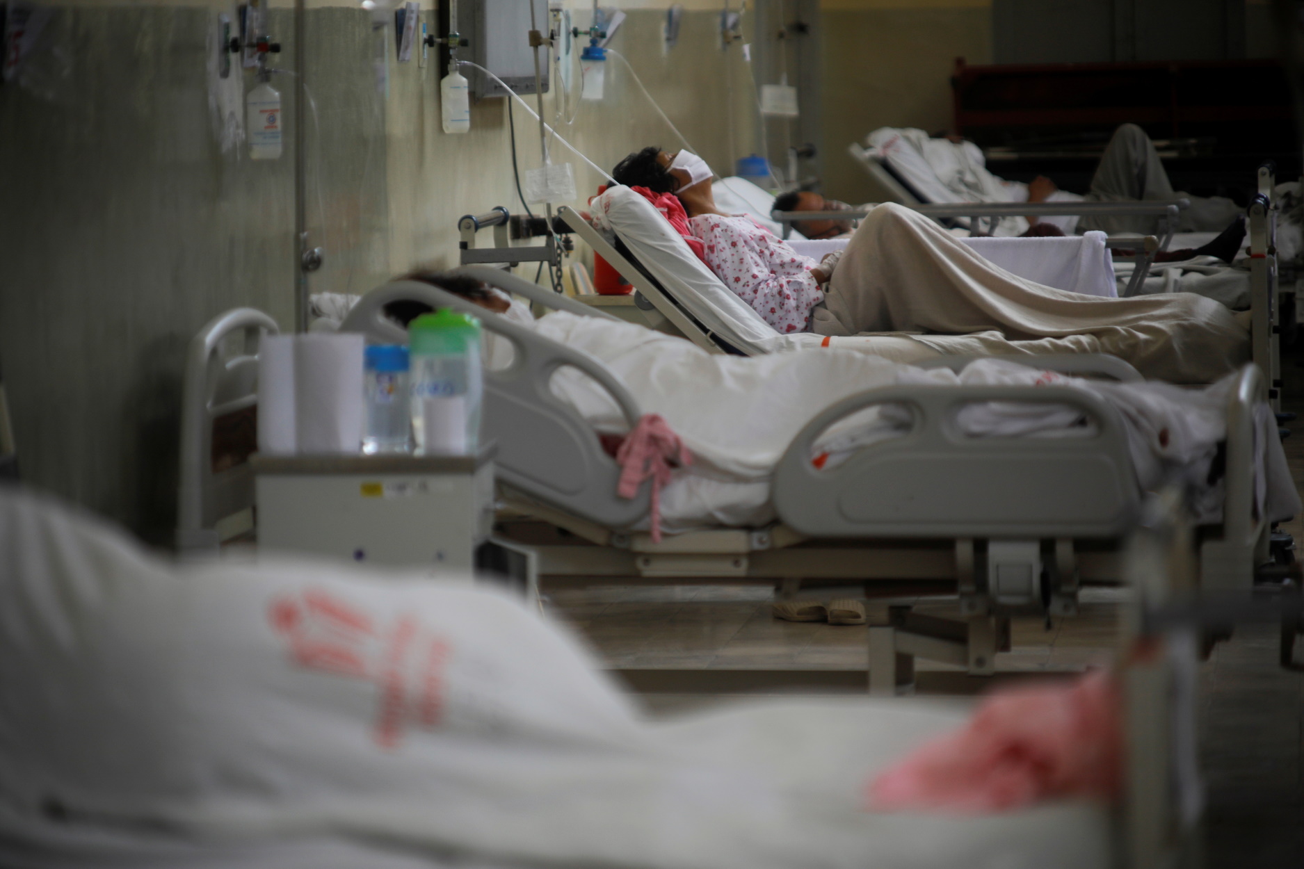 Περού – κορονοϊός: Τραγικές εικόνες με χρησιμοποιημένες μάσκες και πτώματα στους διαδρόμους των νοσοκομείων (video)