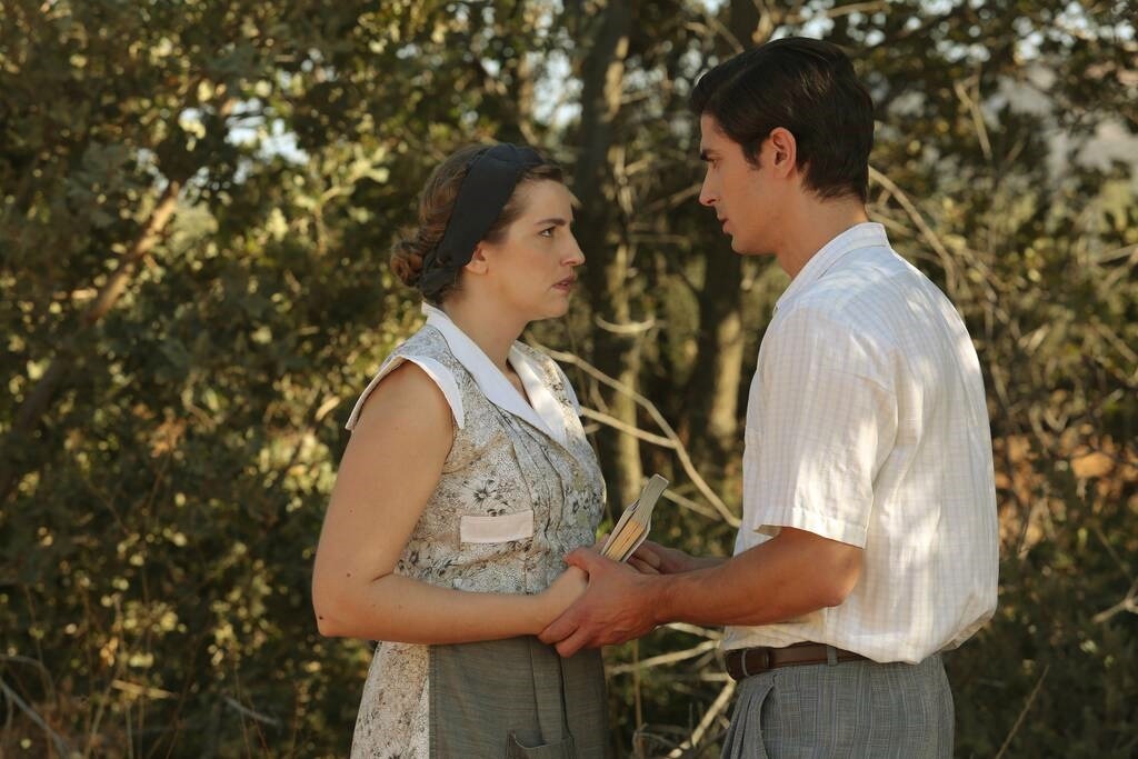 Άγριες Μέλισσες: Ο δάσκαλος τρολάρει την Ελένη στην καραντίνα! Απολαυστικά βίντεο