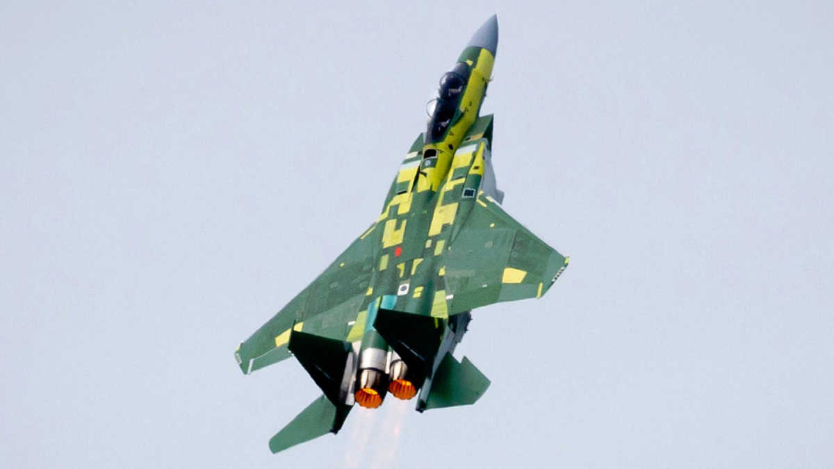 Παρθενική πτήση για το F-15QA, το νεότερο και καλύτερο μοντέλο της σειράς (pic/vid)