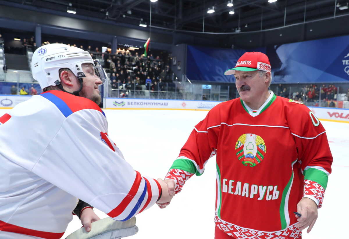 Λευκορωσία: Συμπαίκτης του προέδρου Λουκασένκο σε ομάδα χόκεϊ νοσηλεύεται με κορονοϊό
