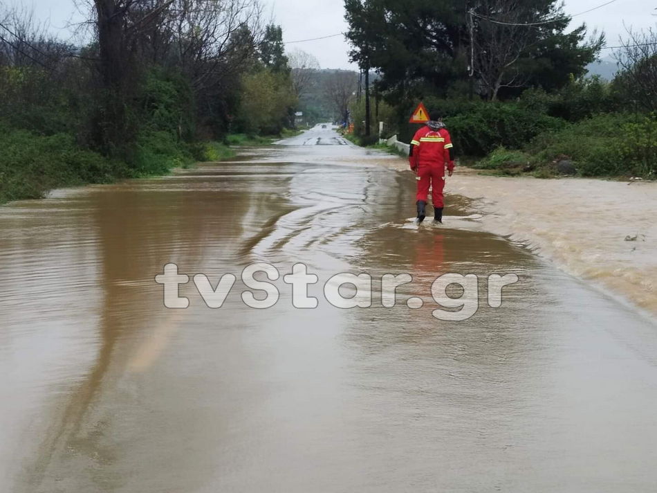 Εύβοια: Αποκλεισμένοι στα σπίτια τους λόγω κακοκαιρίας! Πλημμύρες και καταστροφές (Φωτό)