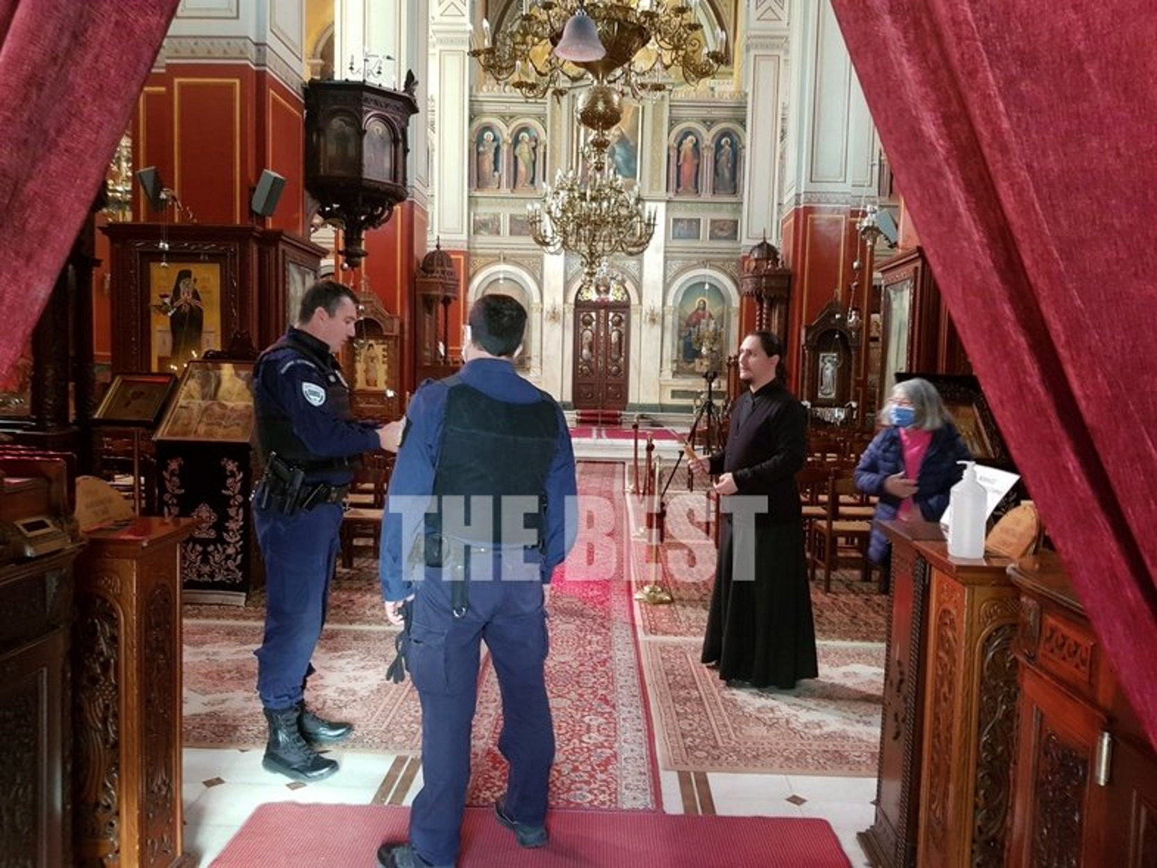 Πάτρα: Επέμβαση αστυνομίας στην Ευαγγελίστρια – Αλαλούμ με την ατομική προσευχή