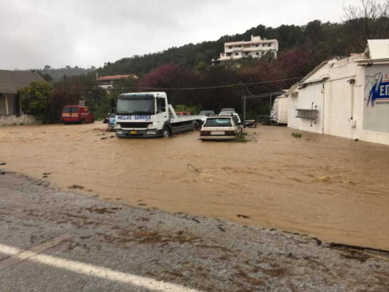 Καιρός: Καταστροφές και πλημμύρες στις Σποράδες από την κακοκαιρία