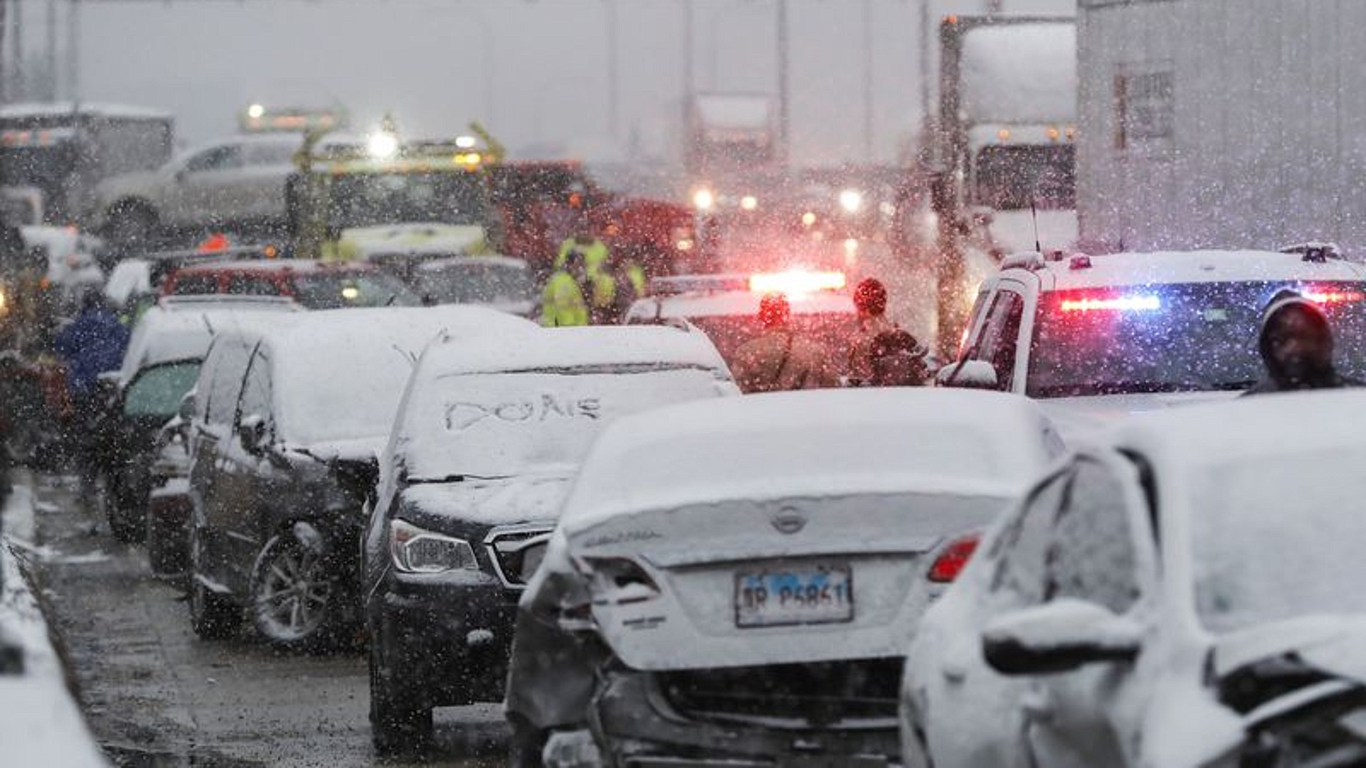 Έγινε και αυτό! Καραμπόλα 54 αυτοκινήτων λόγω… χιονοθύελλας! [vid]