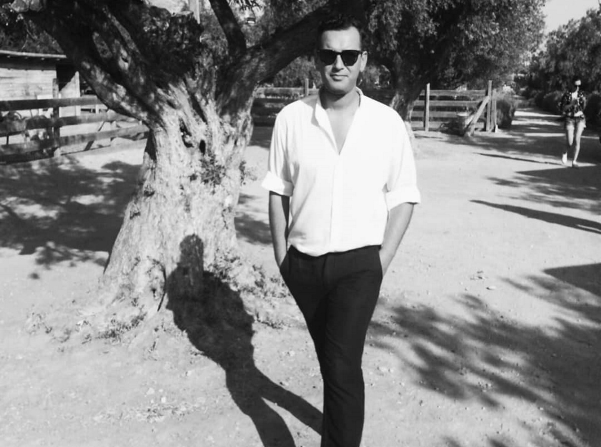 Άγγελος Μπράτης: Μας δείχνει πώς ήταν πριν είκοσι χρόνια! Αγνώριστος ως έφηβος