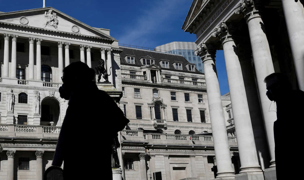 Βρετανία: “Βάζει πλάτη” η κεντρική τράπεζα – Δανειζει την κυβέρνηση αν δεν το κάνουν οι αγορές