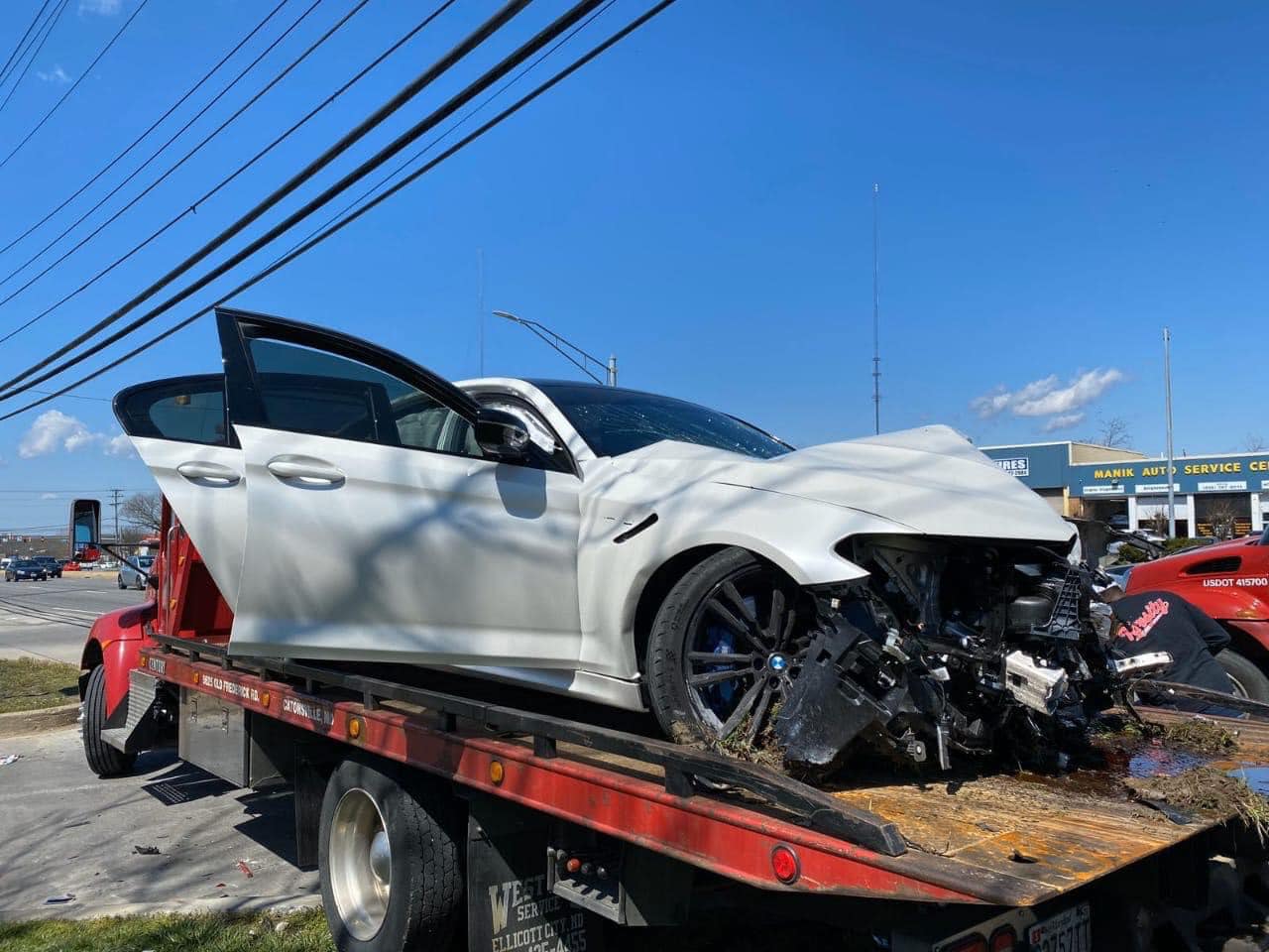 Ούτε 5 λεπτά δεν χάρηκε την ολοκαίνουρια BMW M5! Την τράκαρε μόλις την παρέλαβε! [pics]