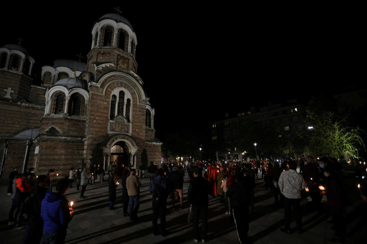Βουλγαρία: Αψήφησαν τα μέτρα για τον κορονοϊό και πήγαν στις εκκλησίες