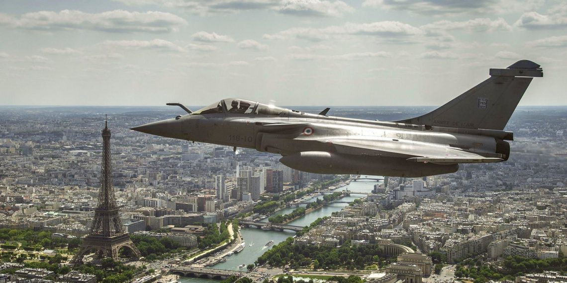 Μία απίστευτη ιστορία: Όταν ένα γαλλικό Rafale “κατέρριψε” ένα F-22 Raptor (vid)