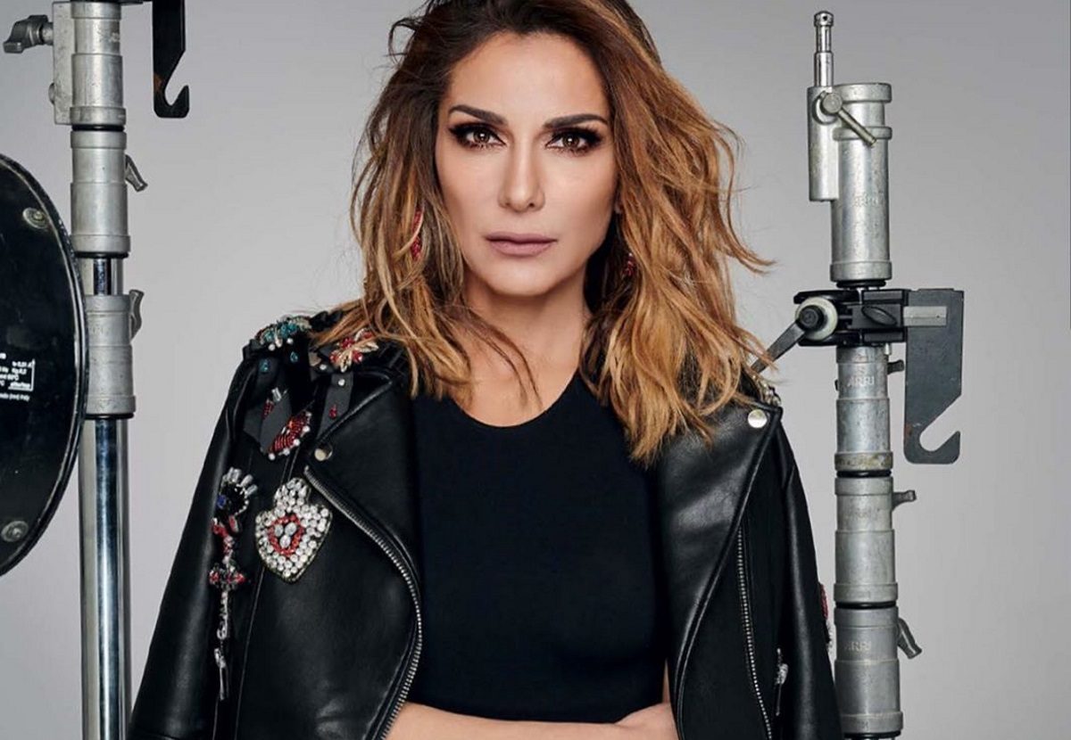 Δέσποινα Βανδή: Τραγουδά με τον Δημήτρη Κοντόπουλο μέσω διαδικτύου και μαγεύει!