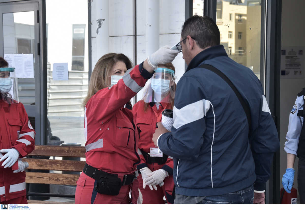 Ατελείωτες ουρές στα υποθηκοφυλακεία, κίνηση στους δρόμους και θερμομέτρηση στα Ειρηνοδικεία (pics, vid)