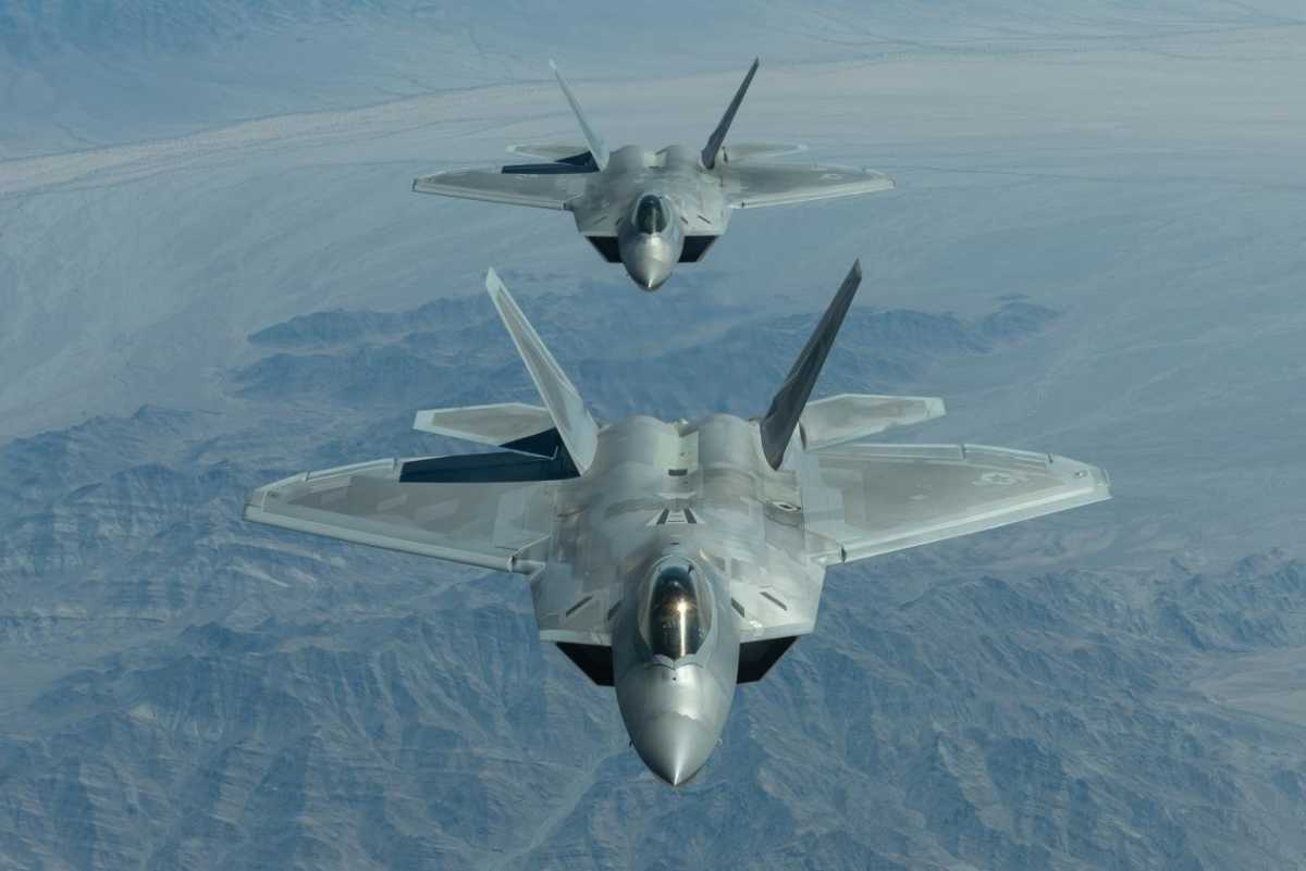 Η “μάχη” που ξεκλήρισε τα αμερικανικά F-22! (pics/vid)