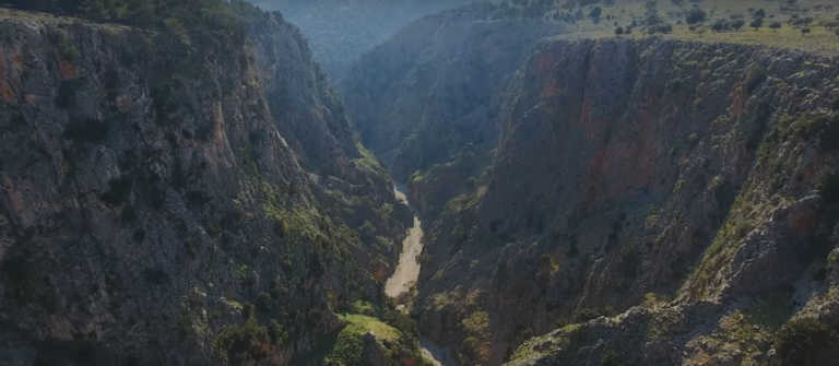 Σφακιά: Ταξίδι στο Grand Canyon της Ελλάδας! Μαγικές εικόνες από το χωριό που ερημώνει (Βίντεο)