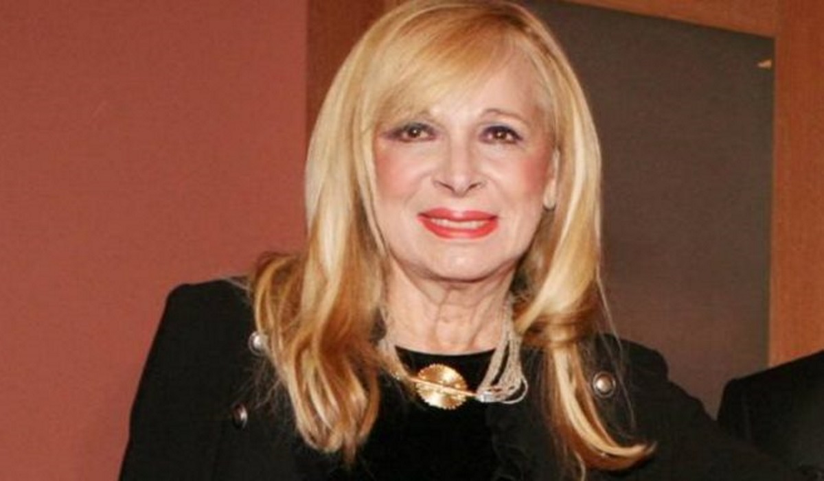 Ξέσπασμα της Άννας Φόνσου κατά Ντίνου Καρύδη! «Δεν μπορεί να βγαίνει και να γράφει “πεινάω, βοηθήστε με”»