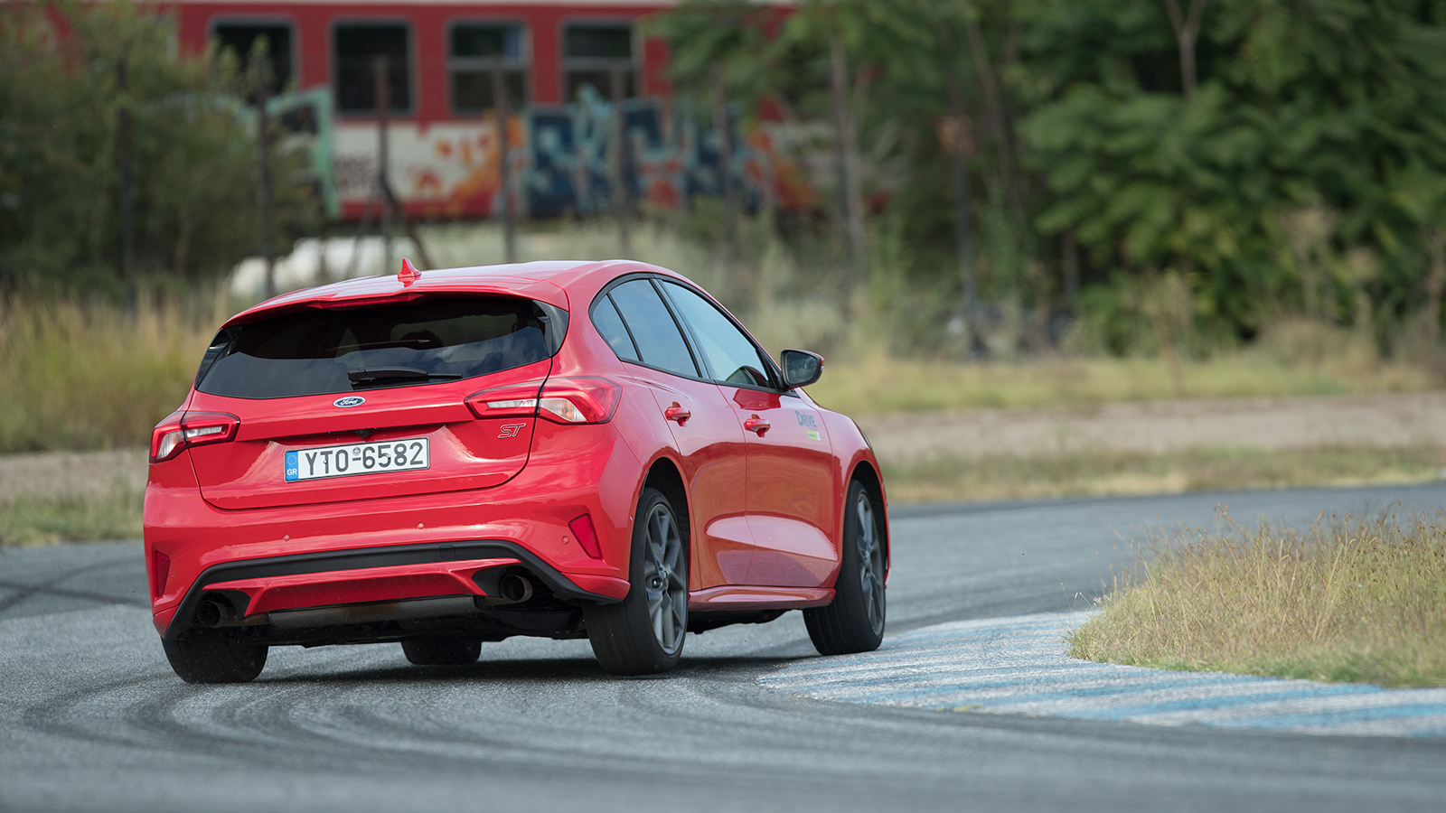 Δοκιμάζουμε το νέο Ford Focus ST σε δρόμο και πίστα! [vid]