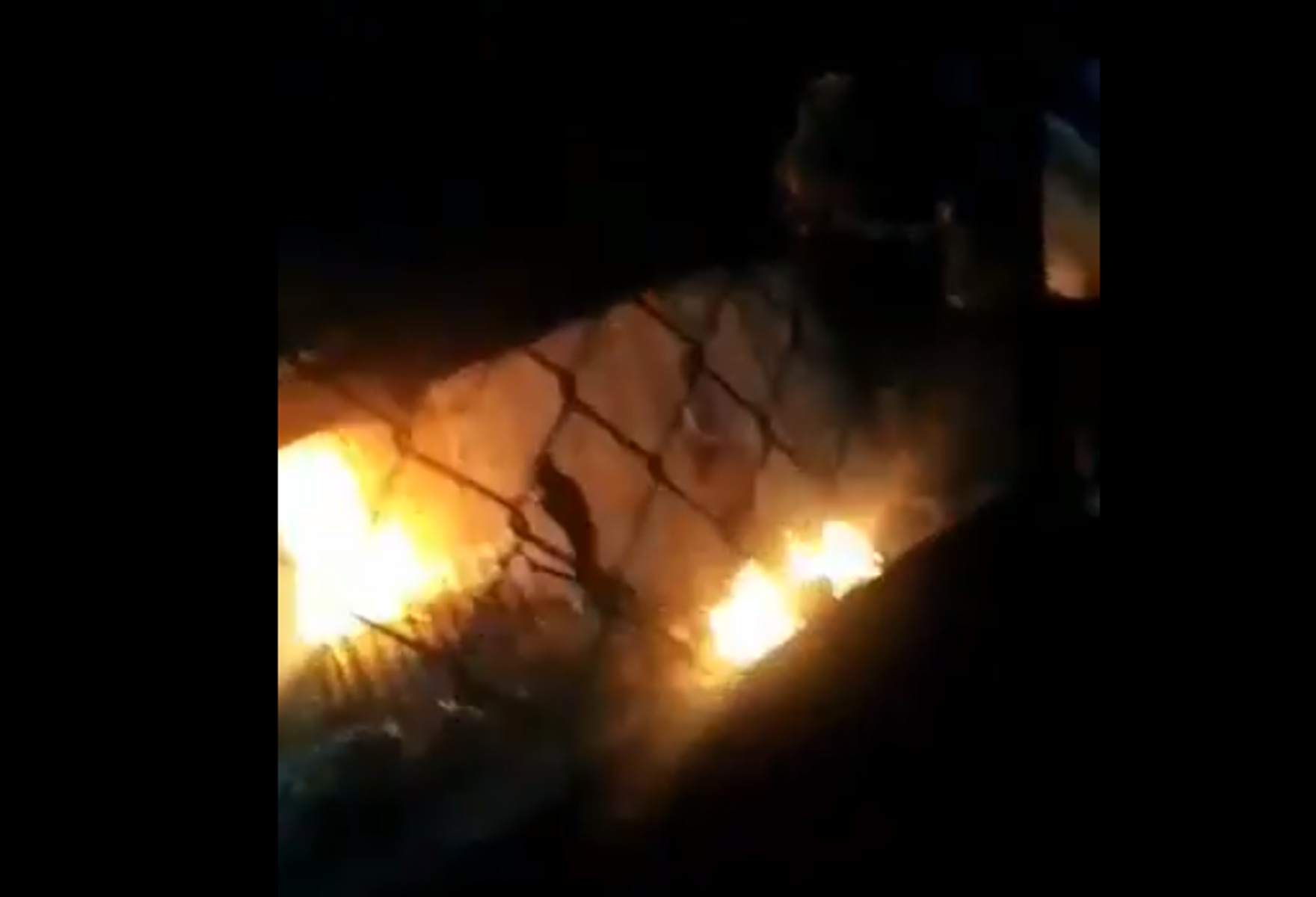 Χάος στη Χίο: Επεισόδια και φωτιές στον καταυλισμό προσφύγων της ΒΙΑΛ