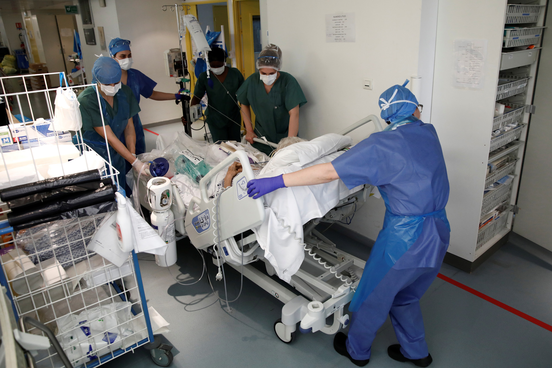 A patient suffering from coronavirus disease (COVID-19) is treated at the intensive care unit at the Institut Mutualiste Montsouris (IMM) hospital in Paris as the spread of the coronavirus disease continues in France, April 6, 2020. REUTERS