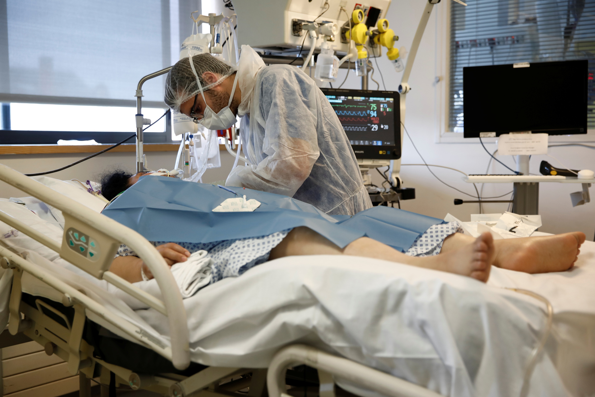 A patient suffering from coronavirus disease (COVID-19) is treated at the intensive care unit at the Institut Mutualiste Montsouris (IMM) hospital in Paris as the spread of the coronavirus disease continues in France, April 6, 2020. REUTERS