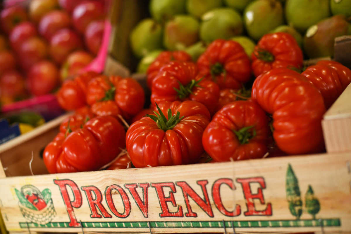 Ιταλία: Παίρνεις επίδομα ανεργίας; Πρέπει να μαζέψεις φρούτα και λαχανικά