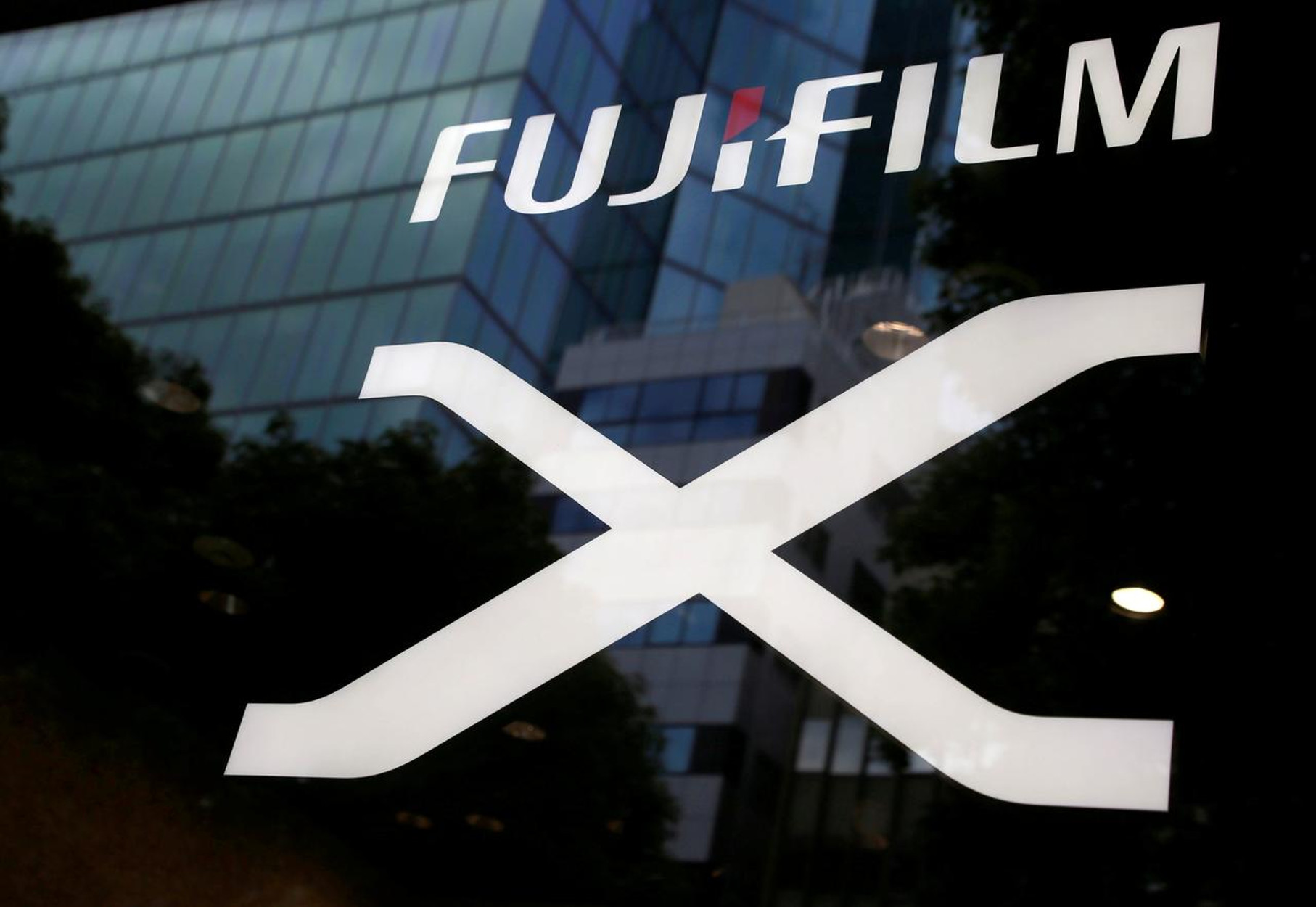 Ξεχάστε όσα ξέρατε! Η Fujifilm τώρα δοκιμάζει… φάρμακα κατά του κορονοϊού!