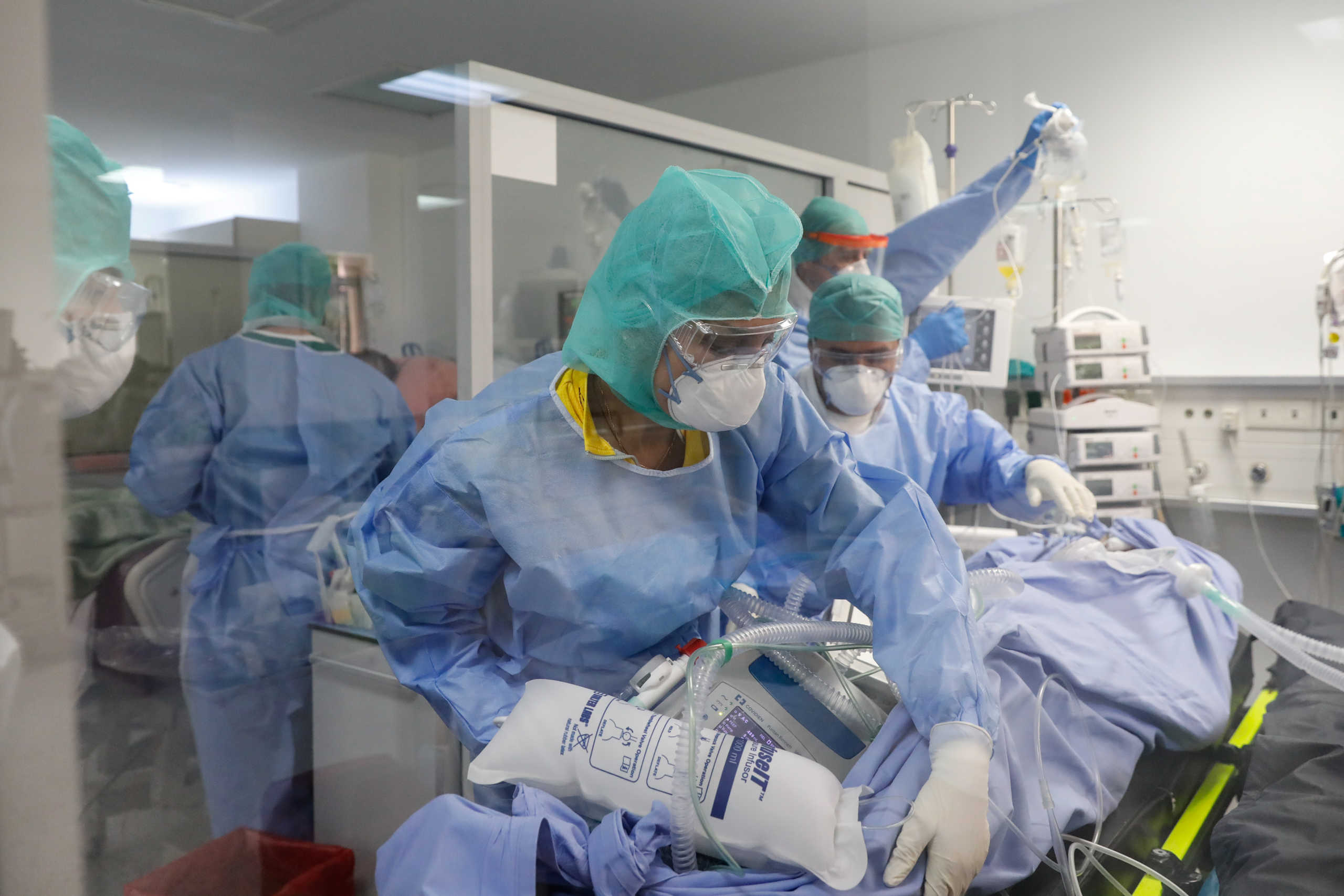 Medical workers prepare to transfer a patient for a CT scan at the intensive care unit (ICU) of the Sotiria hospital, following the coronavirus disease (COVID-19) outbreak, in Athens, Greece, April 22, 2020. REUTERS