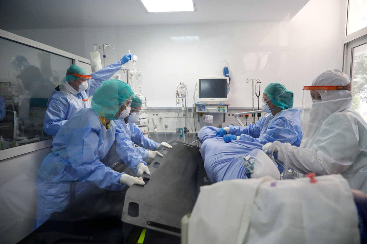 Κορονοϊός: Ξανά “αστακός” το ΕΣΥ στην Αττική – Στη μάχη επιπλέον νοσοκομεία και ΜΕΘ – Τι λένε οι Εντατικολόγοι