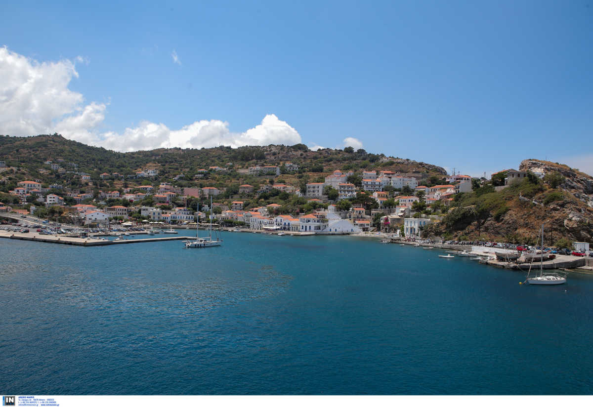 Μοιρασμένοι οι Έλληνες για τις διακοπές! Οι μισοί σκέφτονται να πάνε τον Αύγουστο – Τι δείχνει έρευνα
