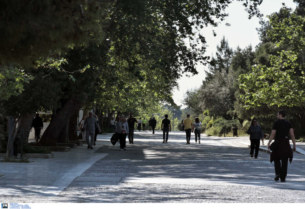 Καιρός σήμερα: «Σκωτσέζικο ντους» με υψηλές θερμοκρασίες και βροχές