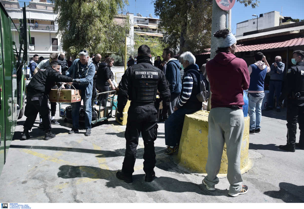 Που πάνε όλοι αυτοί; Μποτιλιάρισμα στη Μαραθώνος και ουρές στα ΚΤΕΛ για δέματα