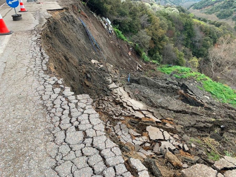 Θεσσαλονίκη: Ζημιές και καθίζηση δρόμου από την κακοκαιρία στον Λαγκαδά! Αίτημα για να τεθεί σε κατάσταση έκτακτης ανάγκης