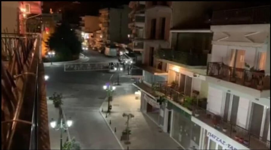 Σέρρες: Βάζουν τέρμα τα ηχεία και ακούνε από τα σπίτια της λειτουργίες της Μεγάλης Εβδομάδας (Βίντεο)