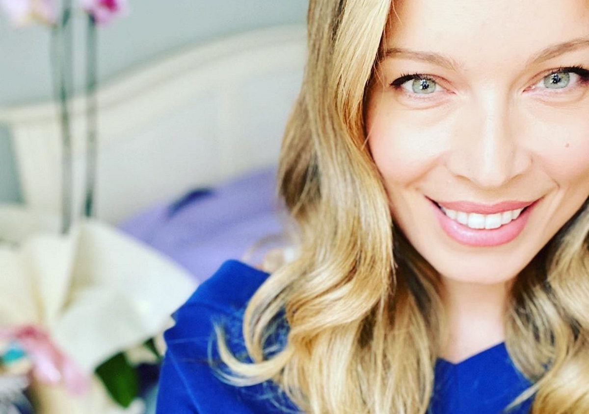 Μαριέττα Χρουσαλά: Πιστή στο έθιμο φτιάχνει πασχαλινά κουλουράκια με τα παιδιά της!