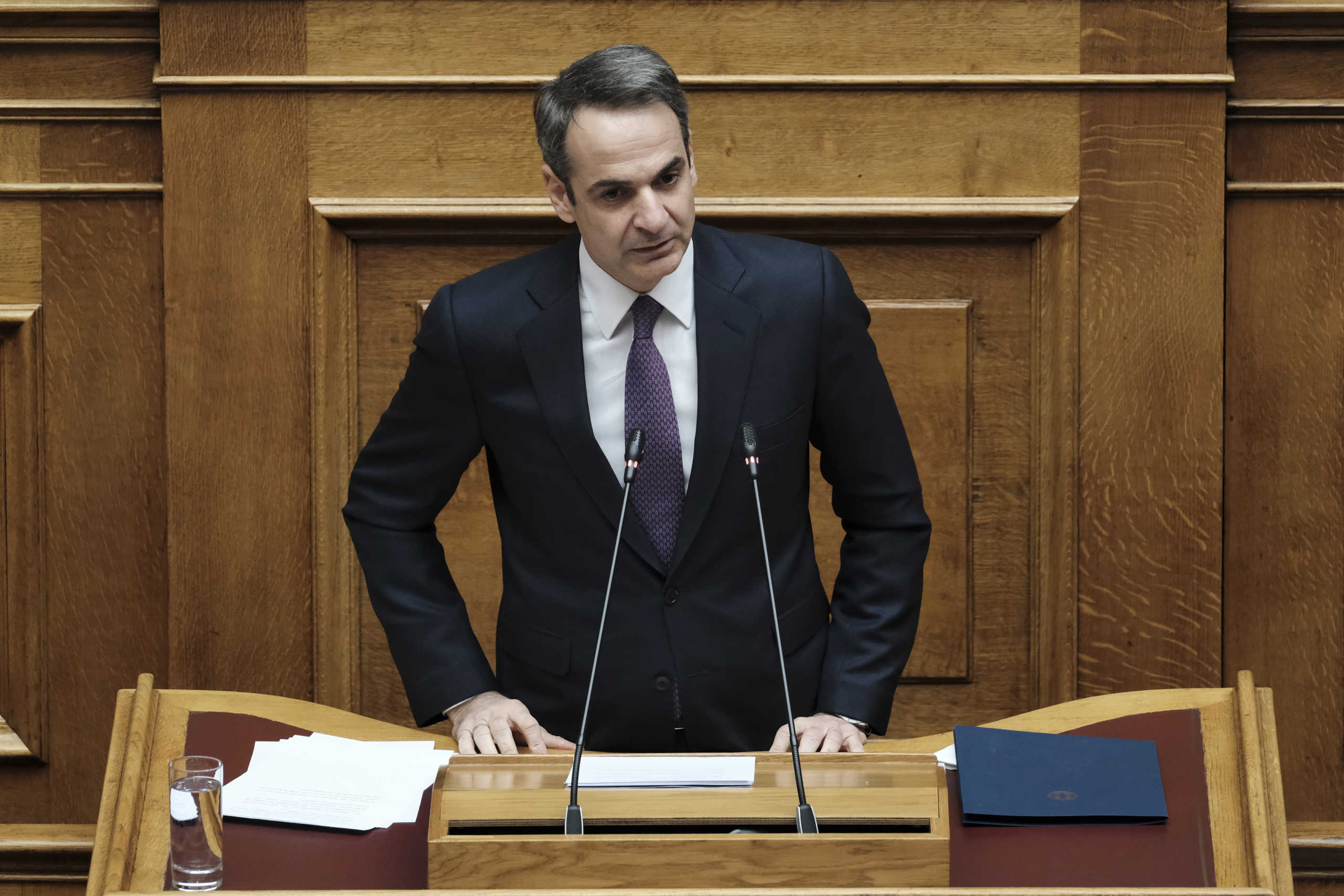 Ìüíç óõæÞôçóç êáé øÞöéóç åðß ôçò áñ÷Þò, ôùí Üñèñùí êáé ôïõ óõíüëïõ ôïõ ó÷åäßïõ  íüìïõ ôïõ Õðïõñãåßïõ Õãåßáò: «Êýñùóç á) ôçò áðü 25.2.2020 Ð.Í.Ð. "Êáôåðåßãïíôá ìÝôñá áðïöõãÞò êáé ðåñéïñéóìïý ôçò äéÜäïóçò êïñùíïúïý" (Á´ 42), â) ôçò áðü 11.3.2020 Ð.Í.Ð. "Êáôåðåßãïíôá ìÝôñá áíôéìåôþðéóçò ôùí áñíçôéêþí óõíåðåéþí ôçò åìöÜíéóçò ôïõ êïñùíïúïý COVID-19 êáé ôçò áíÜãêçò ðåñéïñéóìïý ôçò äéÜäïóÞò ôïõ" (Á´ 55) êáé ã) ôçò áðü 14.3.2020 Ð.Í.Ð. "Êáôåðåßãïíôá ìÝôñá áíôéìåôþðéóçò ôçò áíÜãêçò ðåñéïñéóìïý ôçò äéáóðïñÜò ôïõ êïñùíïúïý COVID-19" (Á´ 64)».
ÅÉÓÇÃÇÔÅÓ:  ÅõÜããåëïò ËéÜêïò êáé Néêüëáïò ÐáððÜò.