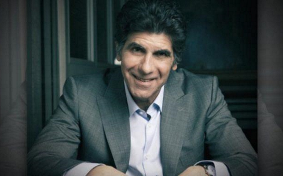 Έλληνας ηθοποιός εξομολογείται: «Ο Γιάννης Μπέζος με έκανε καλύτερο ηθοποιό και καλύτερο άνθρωπο»