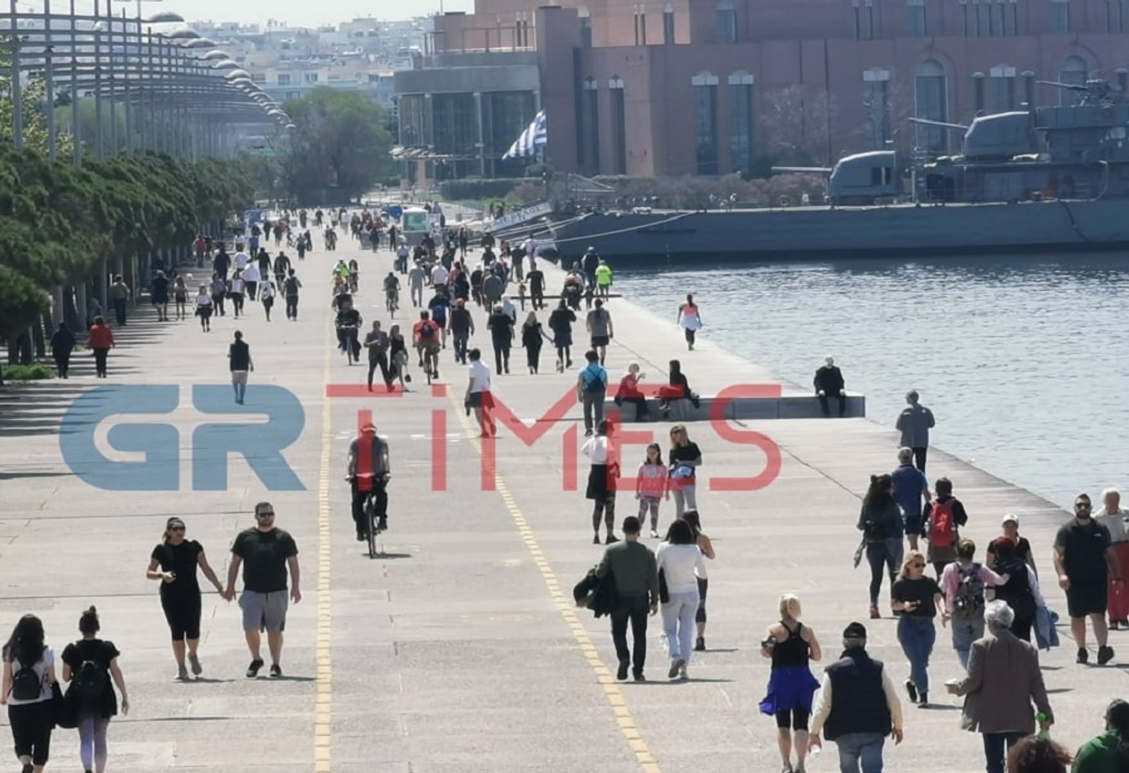 Θεσσαλονίκη: Γεμάτη κόσμο πάλι η Νέα Παραλία (pics, vid)