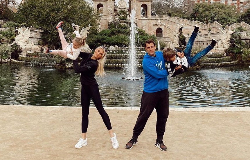 Στέλιος Χανταμπάκης – Όλγα Πηλιάκη: Έτσι τα περνούν με τα παιδιά τους στον Βόλο, στην καραντίνα!