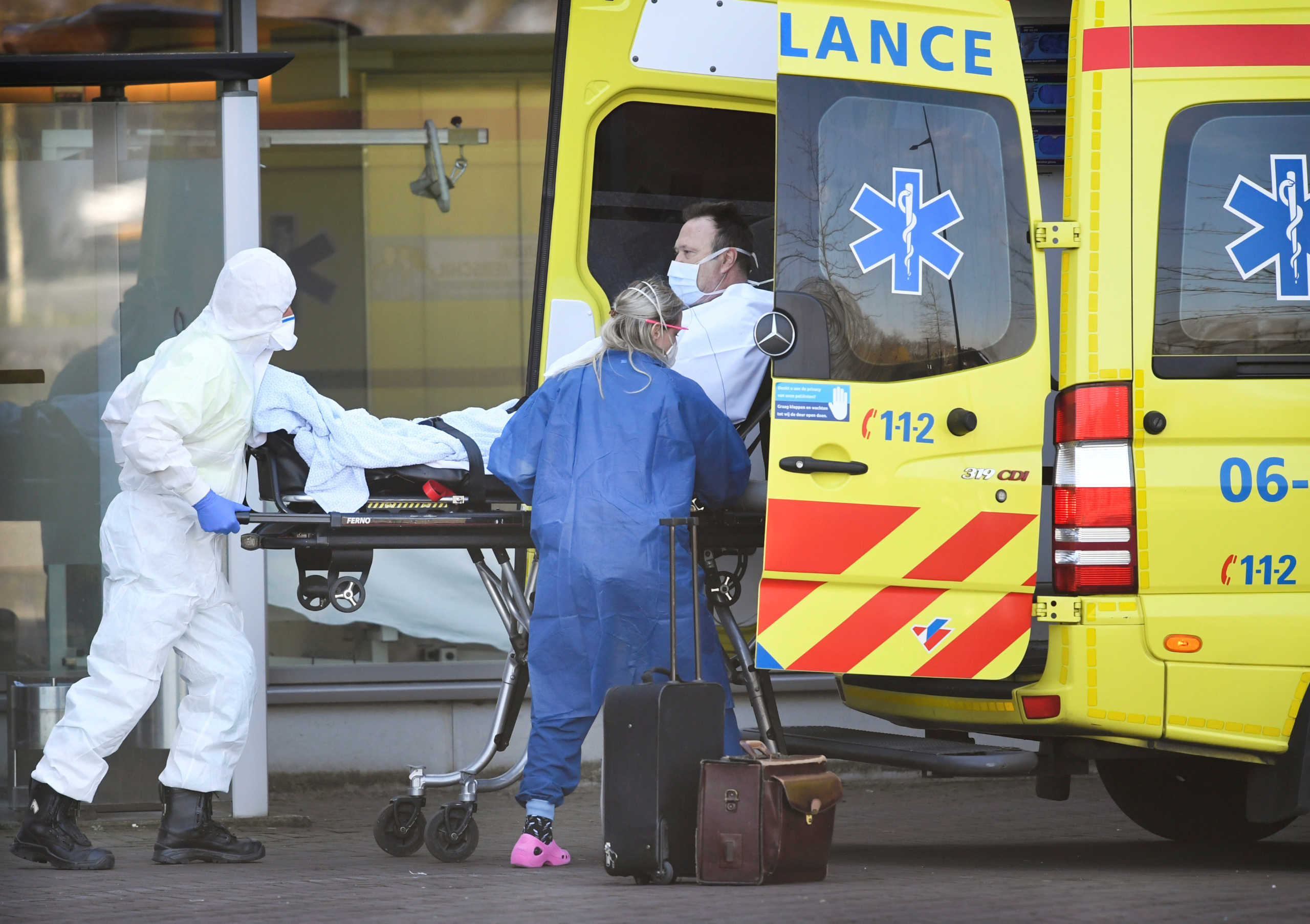 FILE PHOTO: Dutch health workers leave with a patient at Bernhoven hospital, as the spread of coronavirus disease (COVID-19) continues, in Uden, Netherlands, March 25, 2020. REUTERS