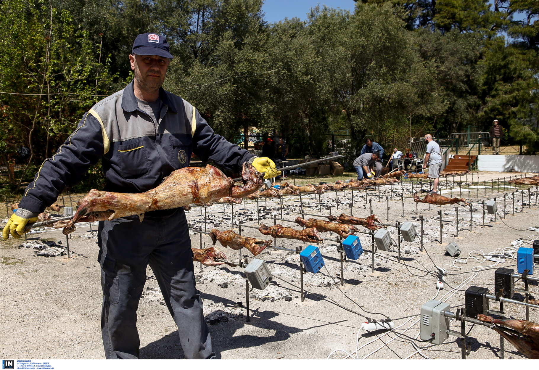 Πάσχα 2020: Μισό αρνάκι φέτος και στο φούρνο