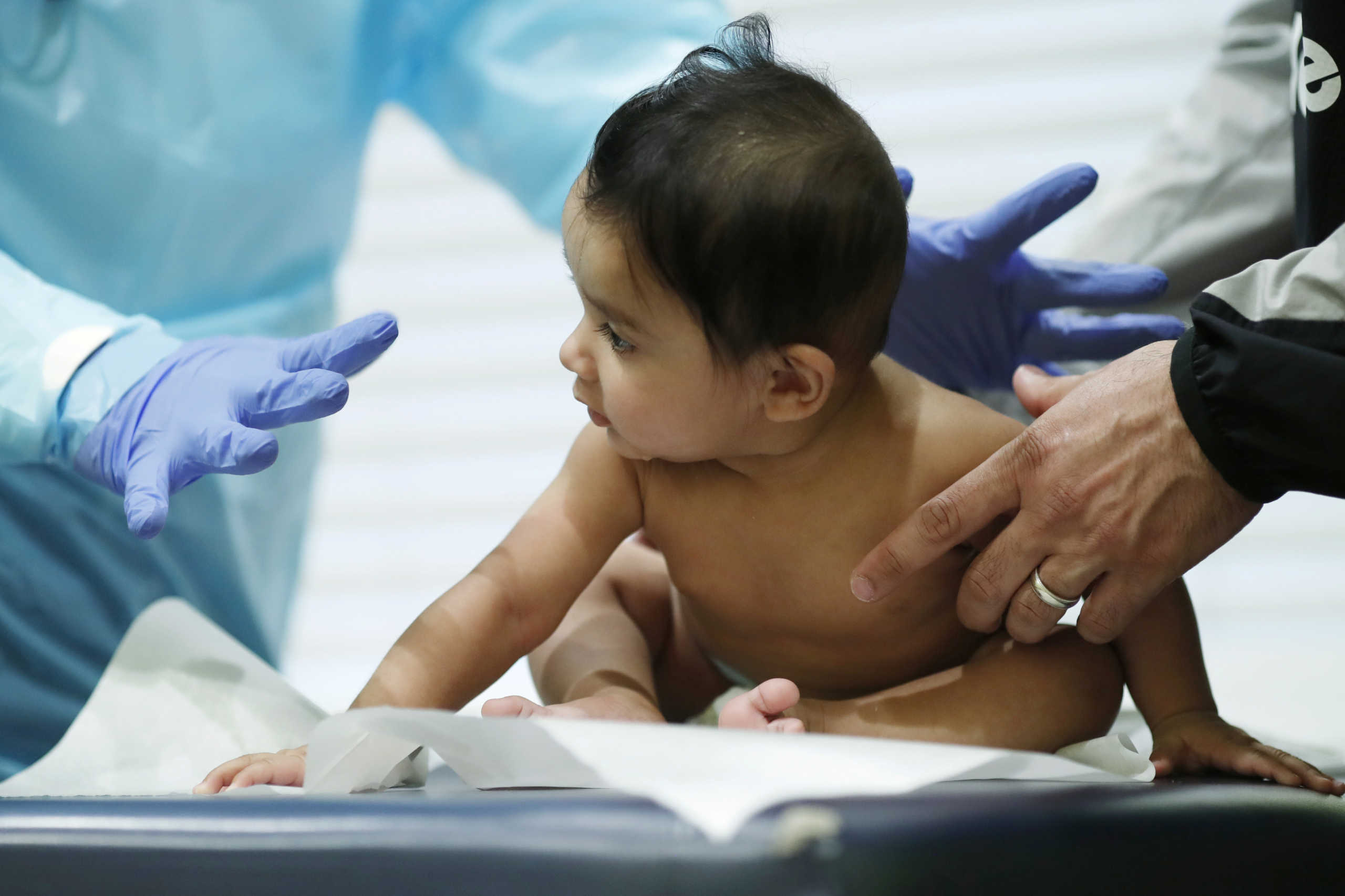 Κορονοϊός: Τα χαρακτηριστικά της μόλυνσης στα παιδιά – Πότε πρέπει να γίνεται τεστ