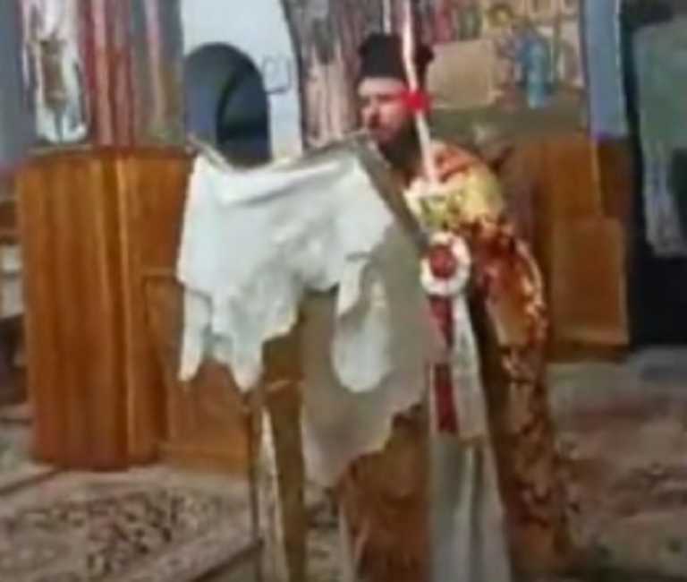 Εύβοια: Τους έστειλαν την αστυνομία λίγο πριν την Ανάσταση! Διακόπηκε η λειτουργία στην εκκλησία (Βίντεο)