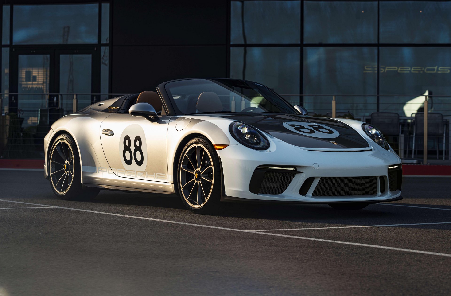 Σε δημοπρασία κατά του κορονοϊού, η τελευταία Porsche 911 Speedster