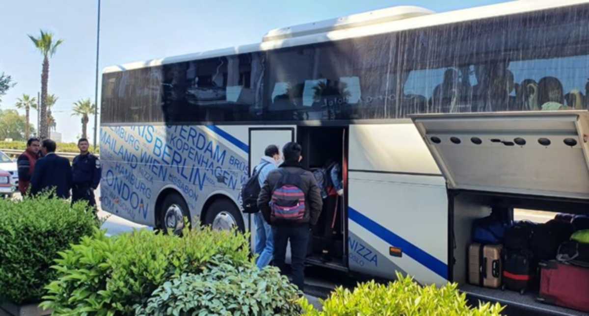Επέστρεψαν στην Τουρκία οι 160 επιβάτες του “Ελευθέριος Βενιζέλος” που ήταν σε καραντίνα (pics)