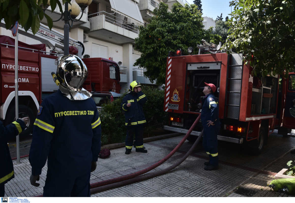 Φωτιά σε υπόγειο στην Αθήνα – 15 πυροσβέστες στο σημείο