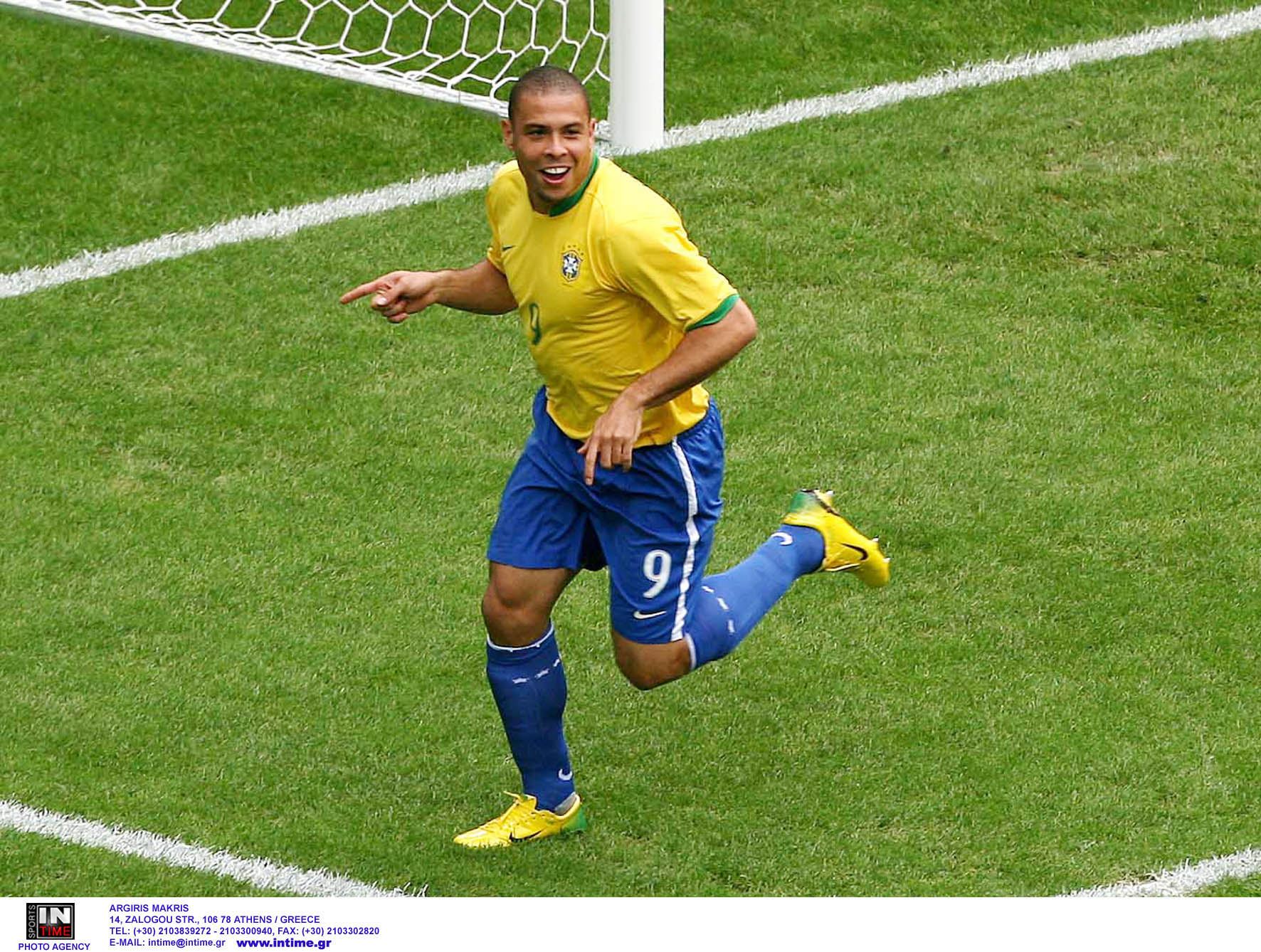 firo 
Fu§ball  :  27.06.2006
International, Nationalmannschaft,     
WM 2006, Weltmeisterschaft 2006, FIFA World Cup 2006,
Achtelfinale
BRA-GHA, Brasilien - Ghana
Jubel RONALDO
copyright by firo sportphoto:
Pfefferackerstr. 2aÊ
45894 Gelsenkirchen
www.firosportphoto.de
mail@firosportphoto.de
(Volksbank Bochum-Witten)
BLZ.: 430 601 29
Kt. Nr.: 341 117 100
Tel:Ê 0209 - 9304402
Fax:Ê 0209 - 9304443