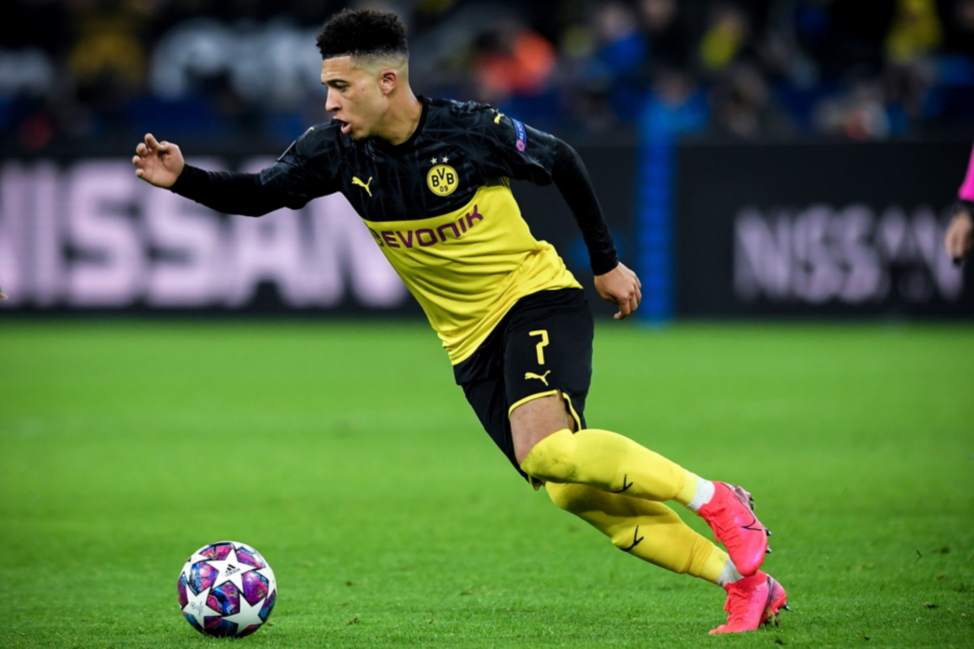 epa08226641 Dortmund's Jadon Sancho in action during the UEFA Champions League round of 16 first leg soccer match between Borussia Dortmund and Paris Saint-Germain in Dortmund, Germany, 18 February 2020.  EPA